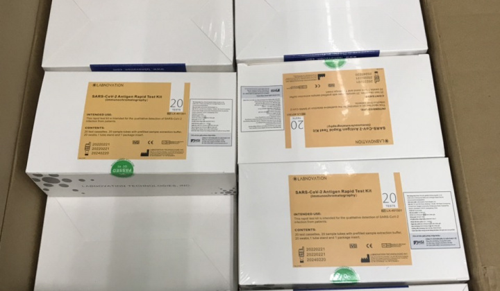 Hà Nội: 3.000 que test nhanh không có hóa đơn chứng từ vừa bị Quản lý thị trường Hà Nội thu giữ